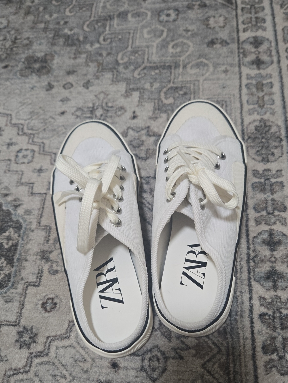 ZARA Cream and White Low-Top Canvas Sneakers